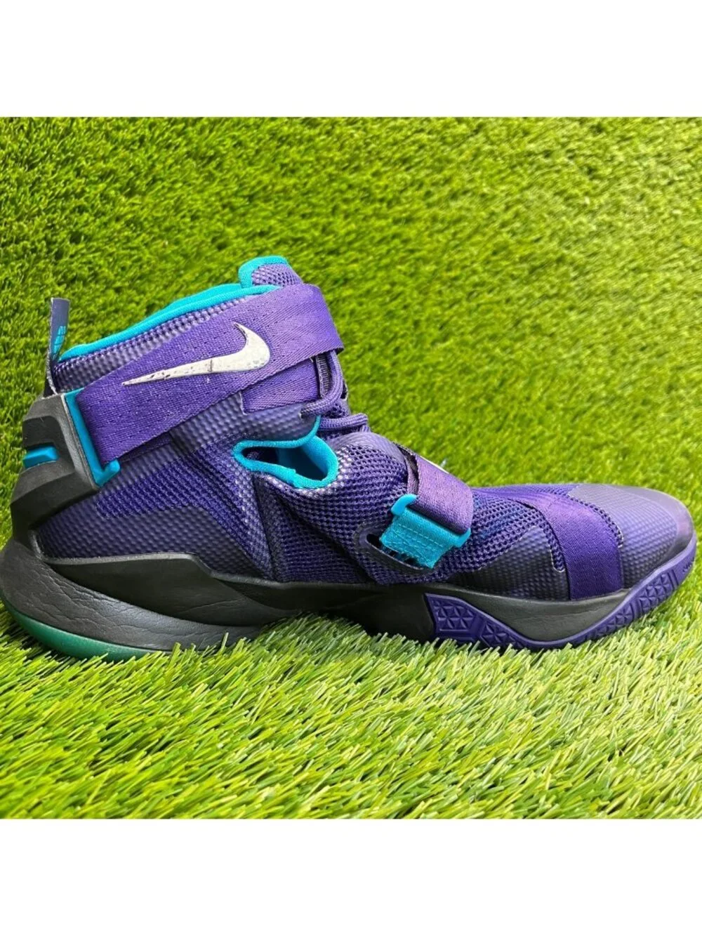 Nike LeBron Soldier 9 Mens Size 12.5 Purple Athletic Basketball Shoes Sneakers